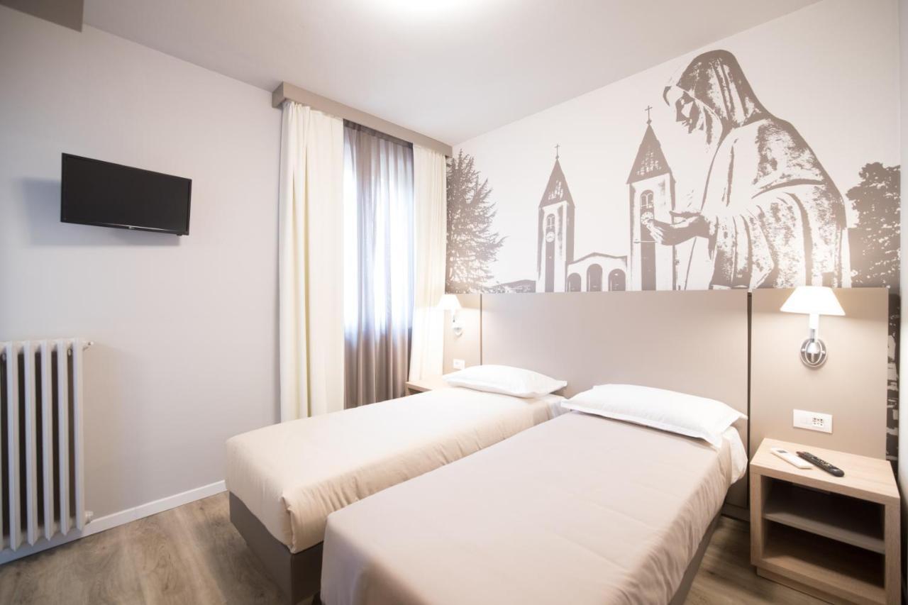 Al Santuario Di Fiorano Charming Hostel فيورانو مودينيس المظهر الخارجي الصورة